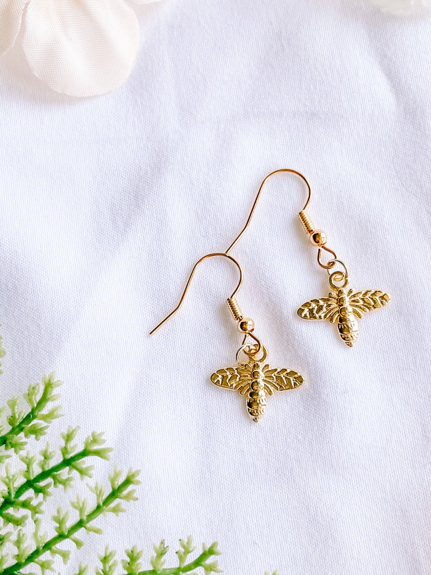 Bumble bee earrings - hiraethcynefin